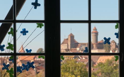 Blick auf die Nürnberger Burg vom Turmsaal der Restauration Kopernikus