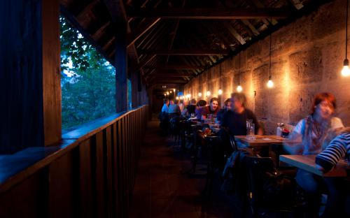 Turmgang am Abend des Restaurants Restauration Kopernikus, Nürnberg